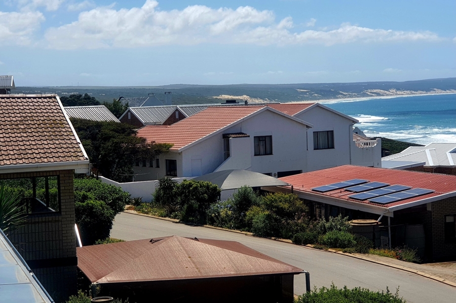 4 Bedroom Property for Sale in Boggomsbaai Western Cape